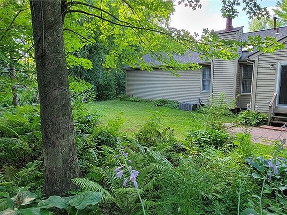 3rd image of 100 Niblick Cir