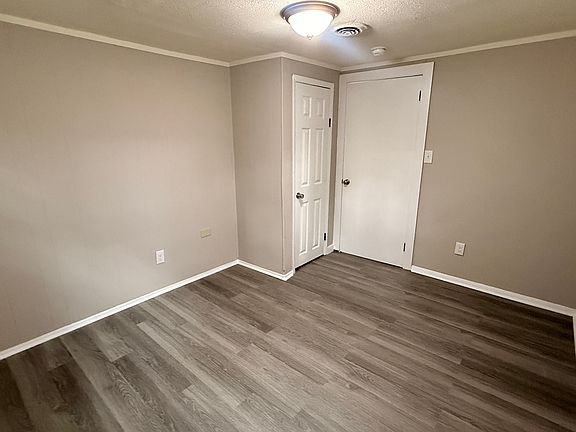 5th image of 3119 Clarendon Ave