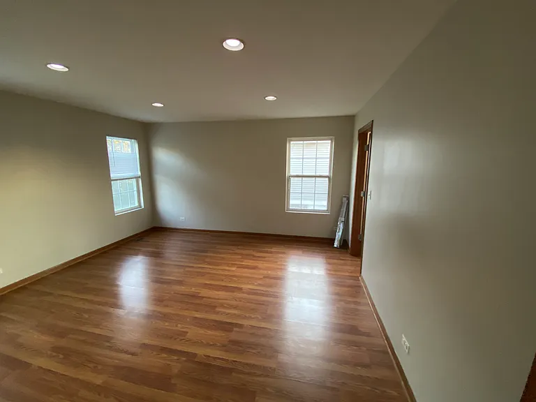 610 Springbrook Trl N — Photo 3