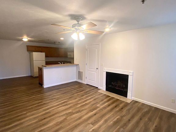 4th image of 751 W Joan Ct #11