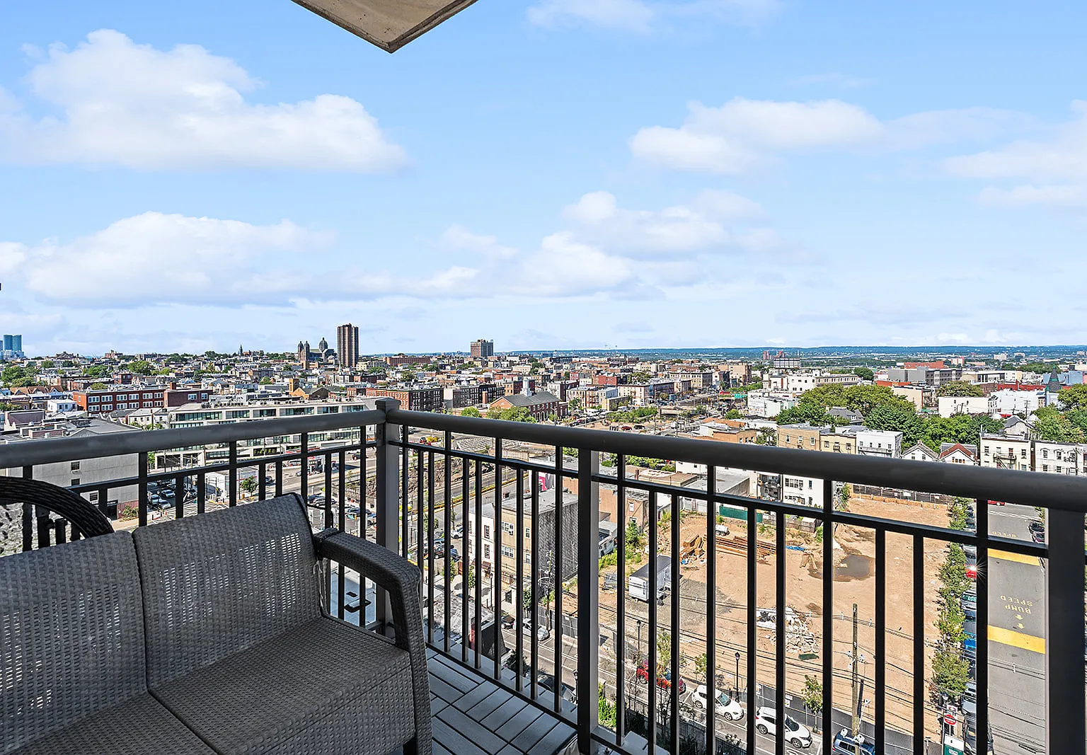 2 bed, 1048 sqft, $3,900 — Photo 4