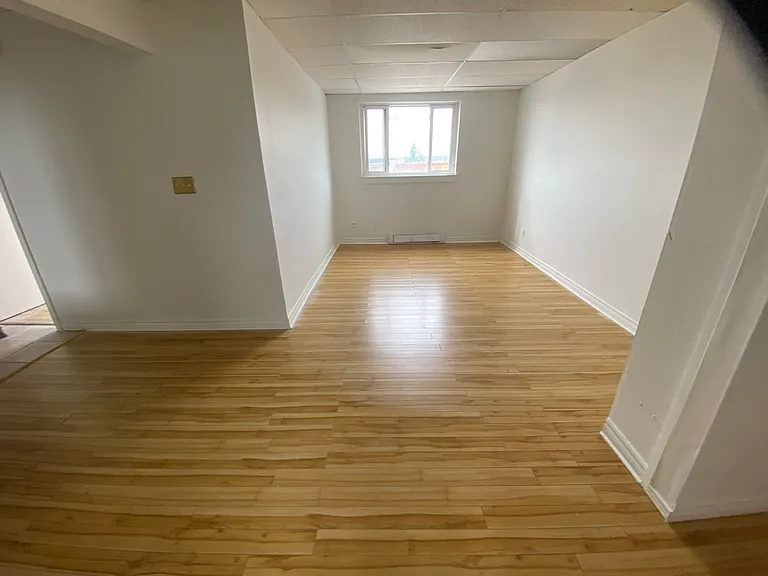 146 Queen St E #2 — Photo 4