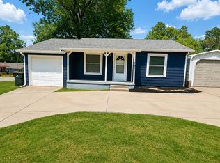 701 S 14th St, Chickasha, OK 73018