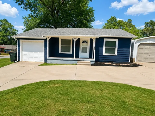 701 S 14th St, Chickasha, OK 73018