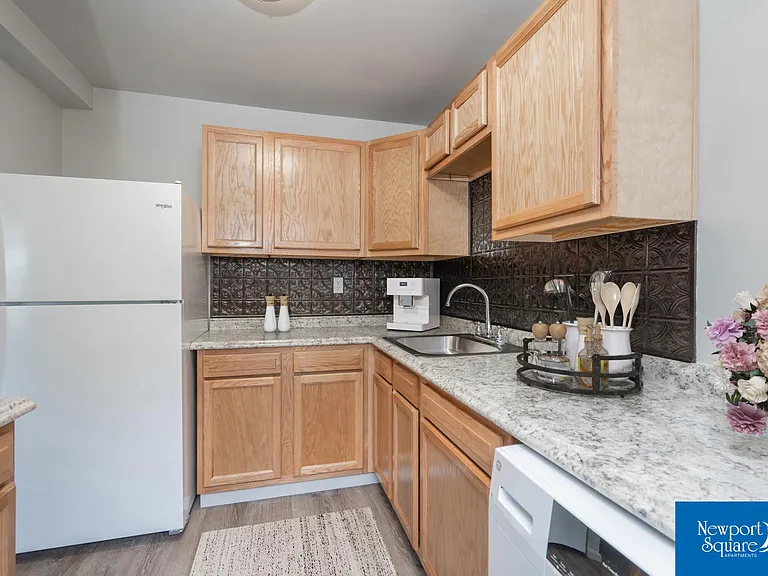 Newport Square Apartments — Photo 12
