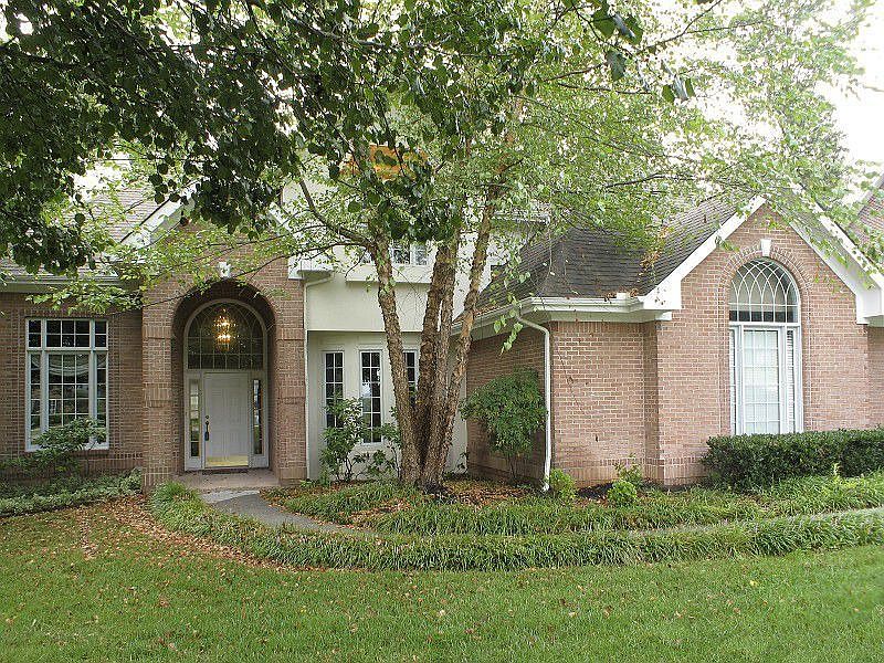 1st image of 930 Oak Chase Blvd