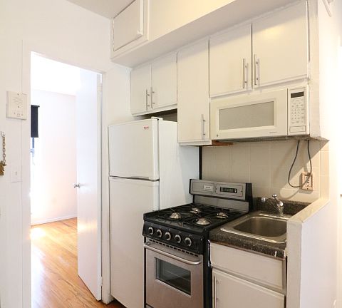 4th image of 442 W 45th St #3W