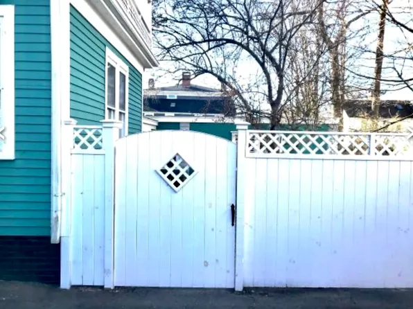 15 Oakland St #1/2, Newburyport, MA 01950