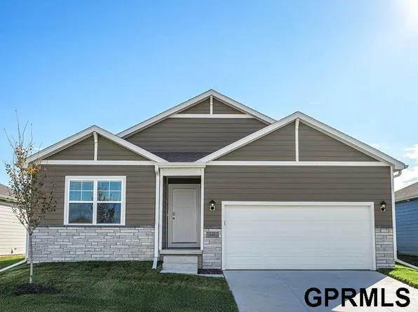 16326 Davidson St, Bennington, NE 68007