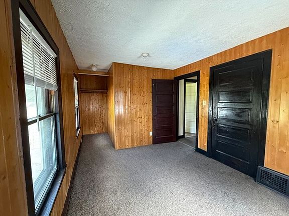 5th image of 504 Belden Ave NE