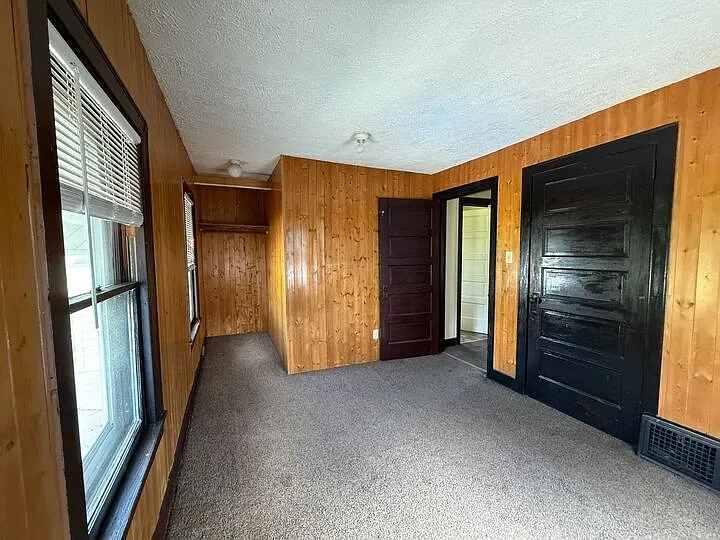 504 Belden Ave NE — Photo 5