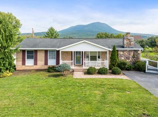6450 E Donnagail Dr, Penn Laird, VA 22846