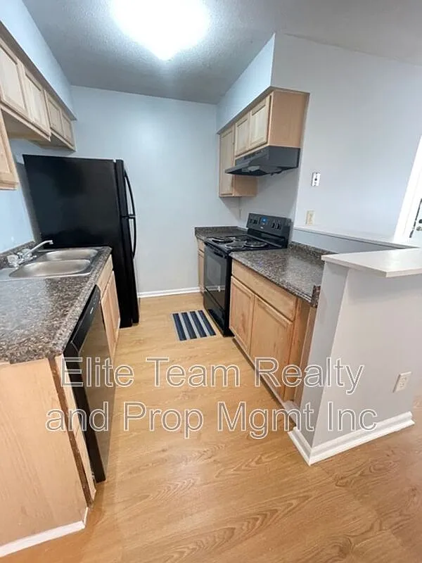 3 bed, 2.0 bath, 1010 sqft, $1,725 — Photo 4