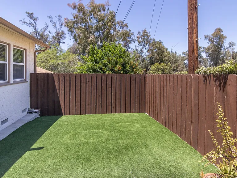 22436 Avenue San Luis — Photo 20