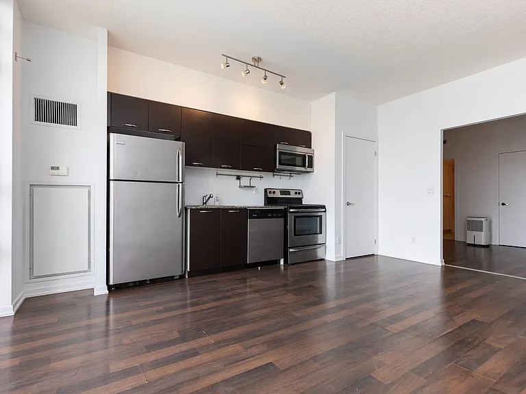 38 Joe Shuster Way — Photo 16