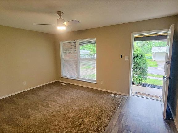 3rd image of 6543 Coventry Dr