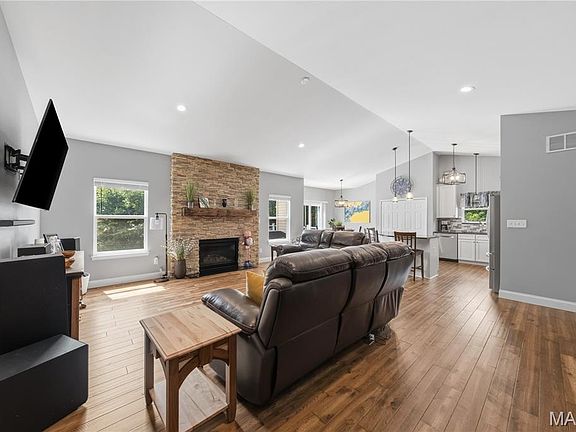5th image of 648 Wyndview Dr