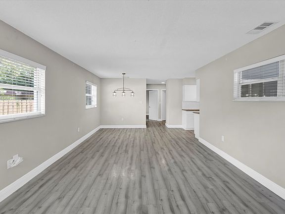 3rd image of 2915 Formosa Ave