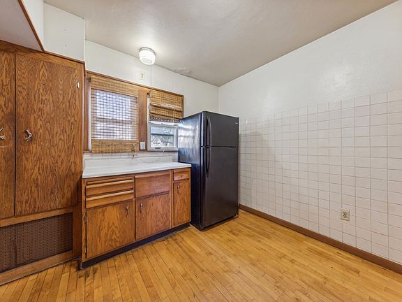 5th image of 1807 Thomas Ave