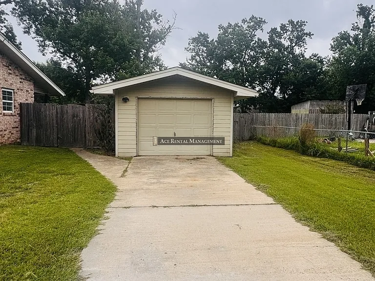 455 Holly St — Photo 2