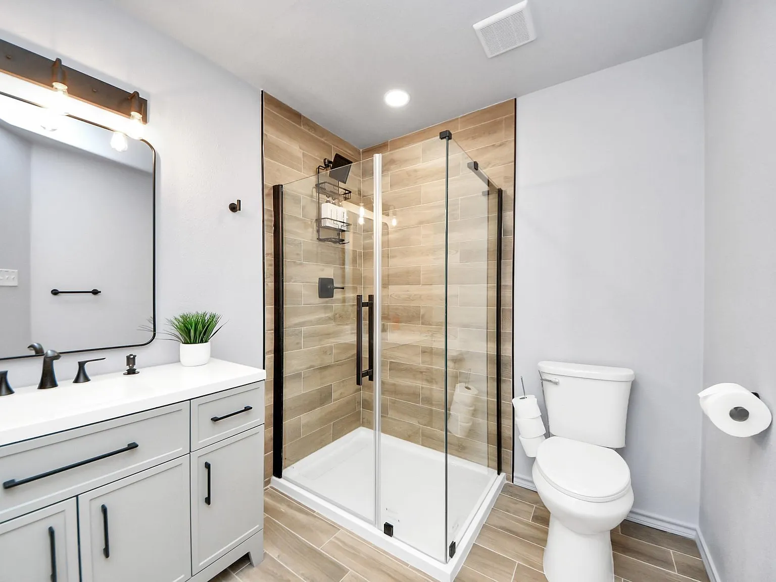 8 bed, 3.5 bath, 3136 sqft, $7,000 — Photo 3