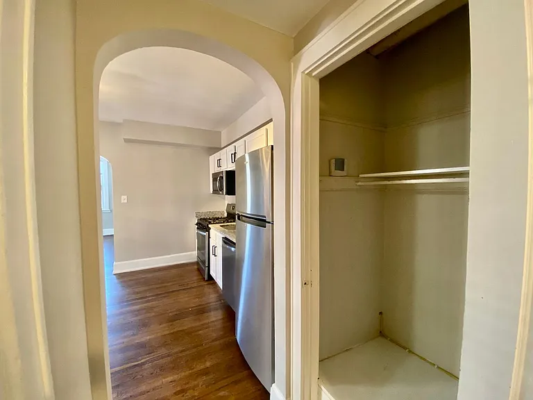1029 Dana Apts — Photo 12