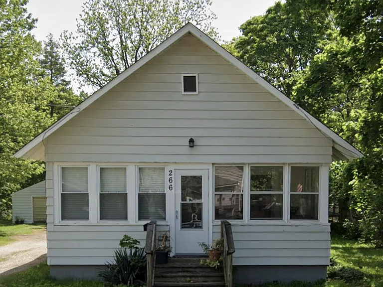 266 McKinley Ave N — Photo 1