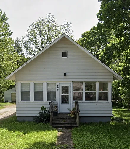 266 McKinley Ave N Photo 1