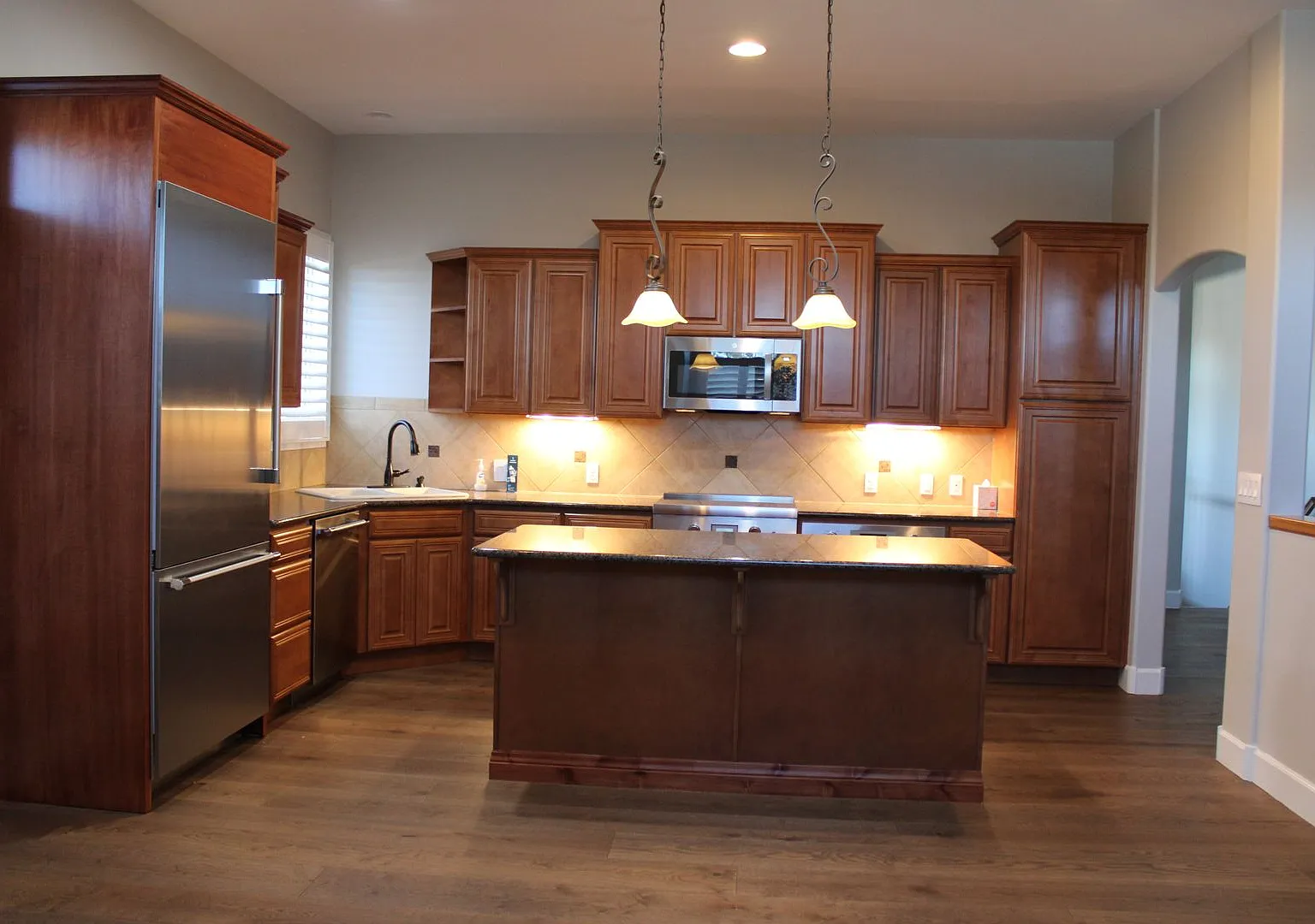 Gorgeous Three Bedroom Home in Windsor — Photo 3