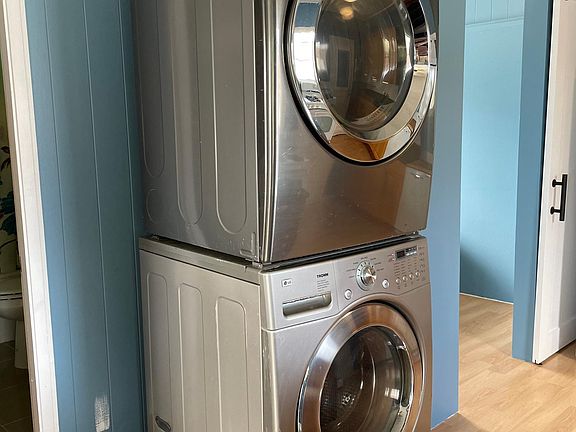 Stackable washer and gas dryer