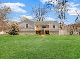 29 Furman Ln, Patchogue, NY 11772