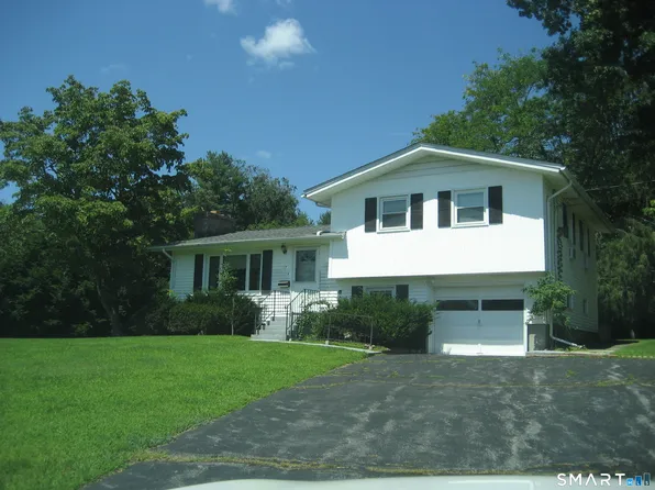 17 Deerbrook Road, Norwich, CT 06360