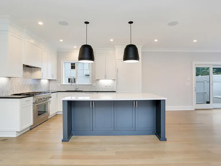257 Bruce Park Ave #B — Photo 6