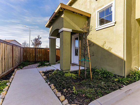 2nd image of 512 Del Mar Cir