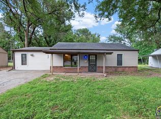 2530 SW Hillcrest Rd, Topeka, KS 66614