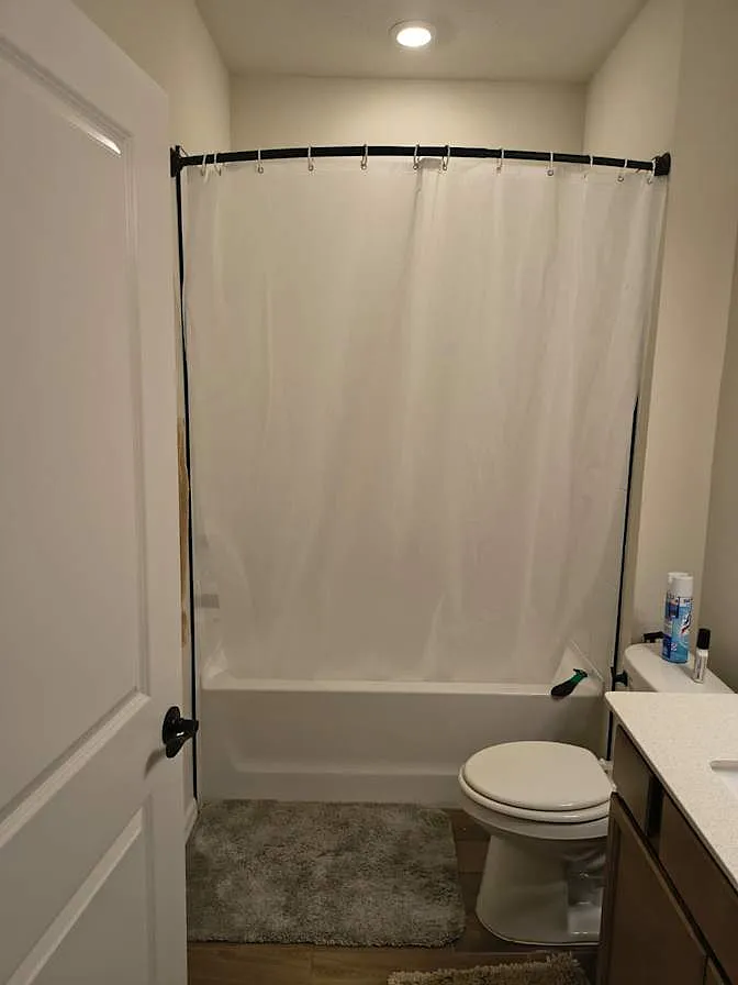5 bed, 4000 sqft, $900 — Photo 3