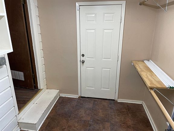 4th image of 1304 Lamar Dr