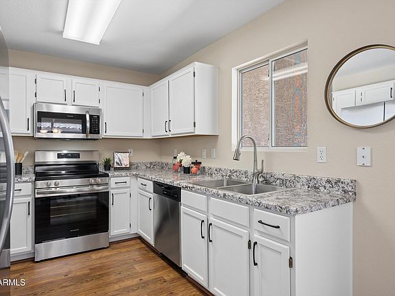3rd image of 4948 E COLBY Street