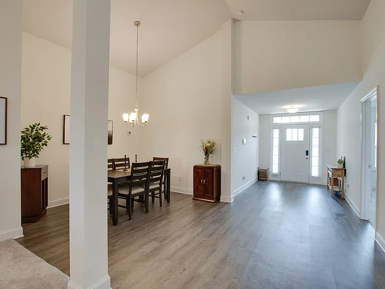 200 Abercorn Dr — Photo 4