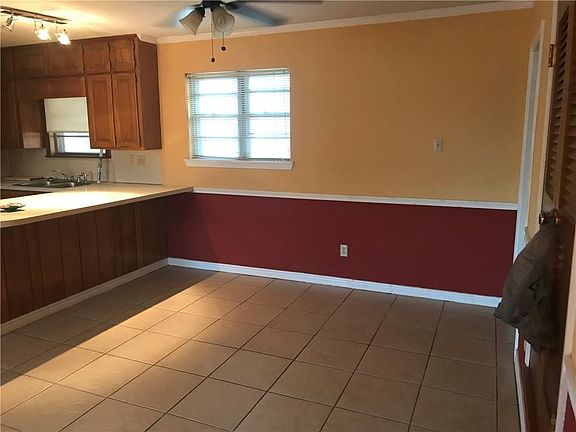 5th image of 2610 Edgemont Dr