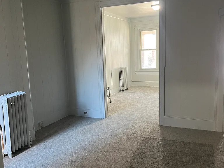 241 E Oak St — Photo 10