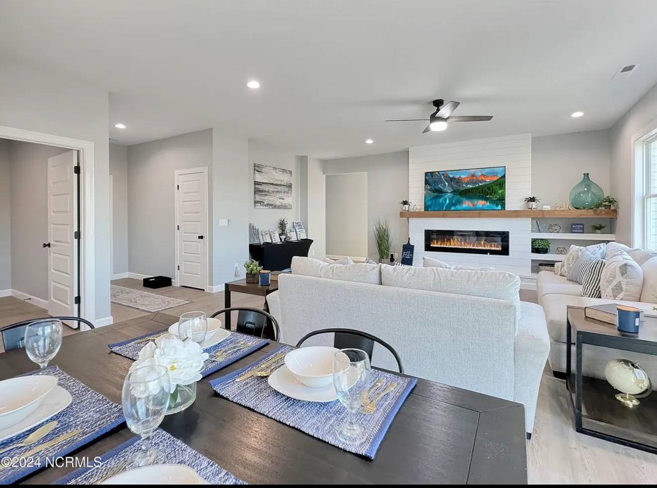 4 bed, 2038 sqft, $2,900 — Photo 3