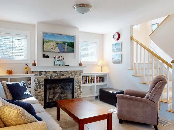 1 Sea Rose Ln, Scarborough, ME 04074