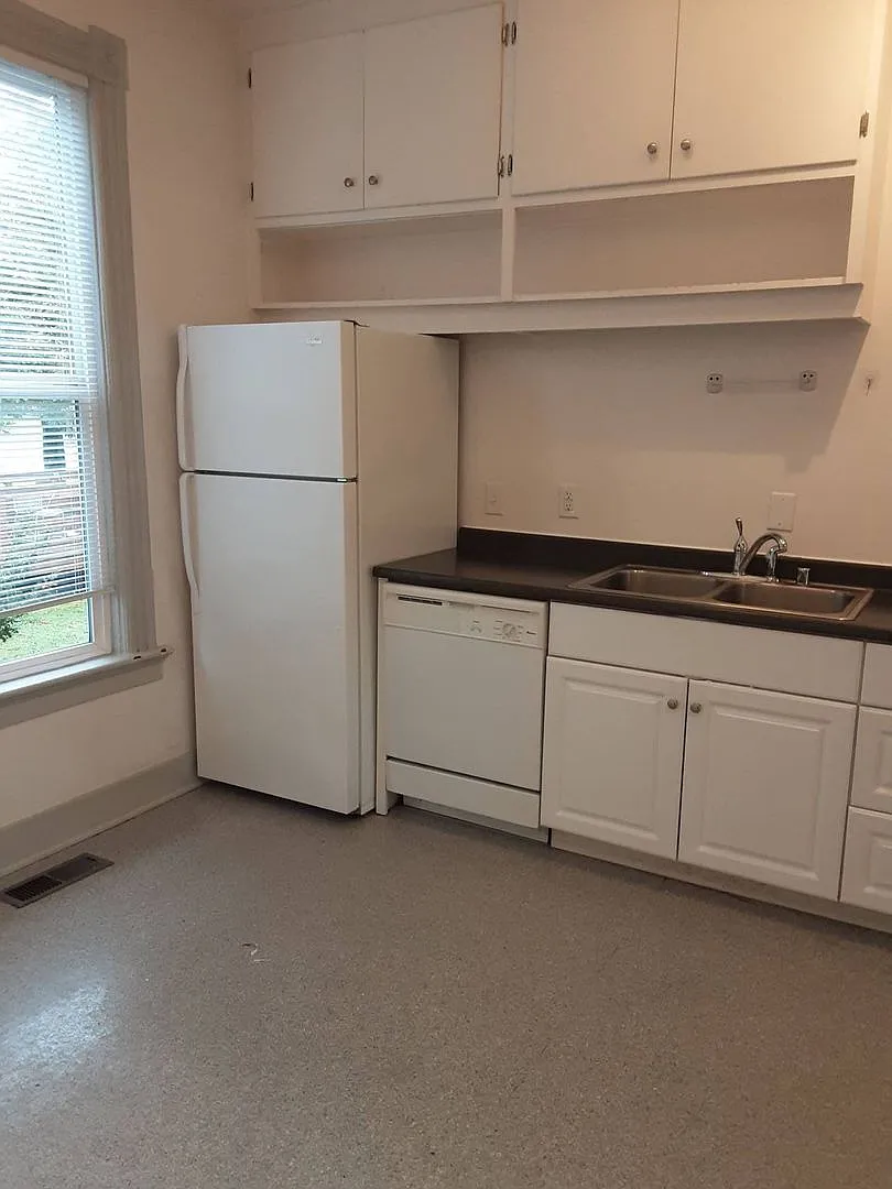 511 E. Chestnut Street — Photo 2