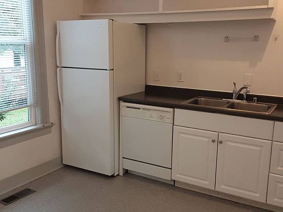 2nd image of 511 E Chestnut St APT 101