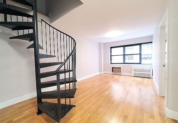 4th image of 301 E 47th St #3Q