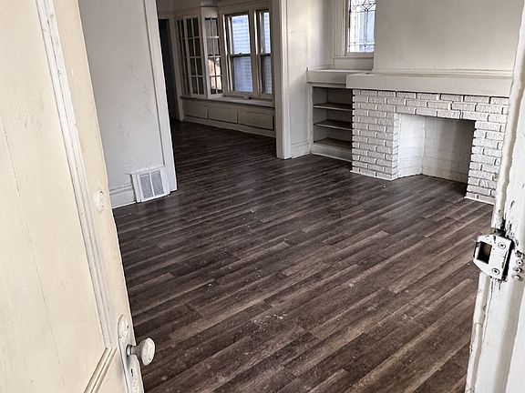 4th image of 14725 Elm Ave