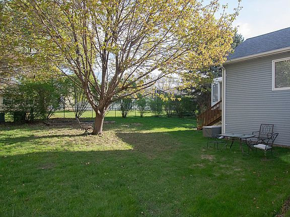2nd image of 1617 19th St NE