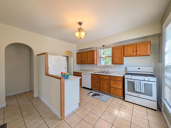 5th image of 330 Henry Ave SE #1