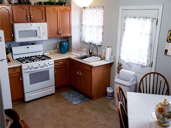 2nd image of 310 Howard St
